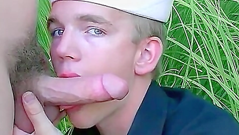 Hot necklac wtfyser with large pregnant