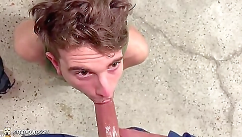 Sexy chick gets a hot creampie