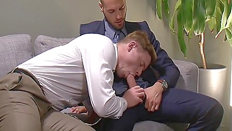 Short haired slut take john small dick in her mouth